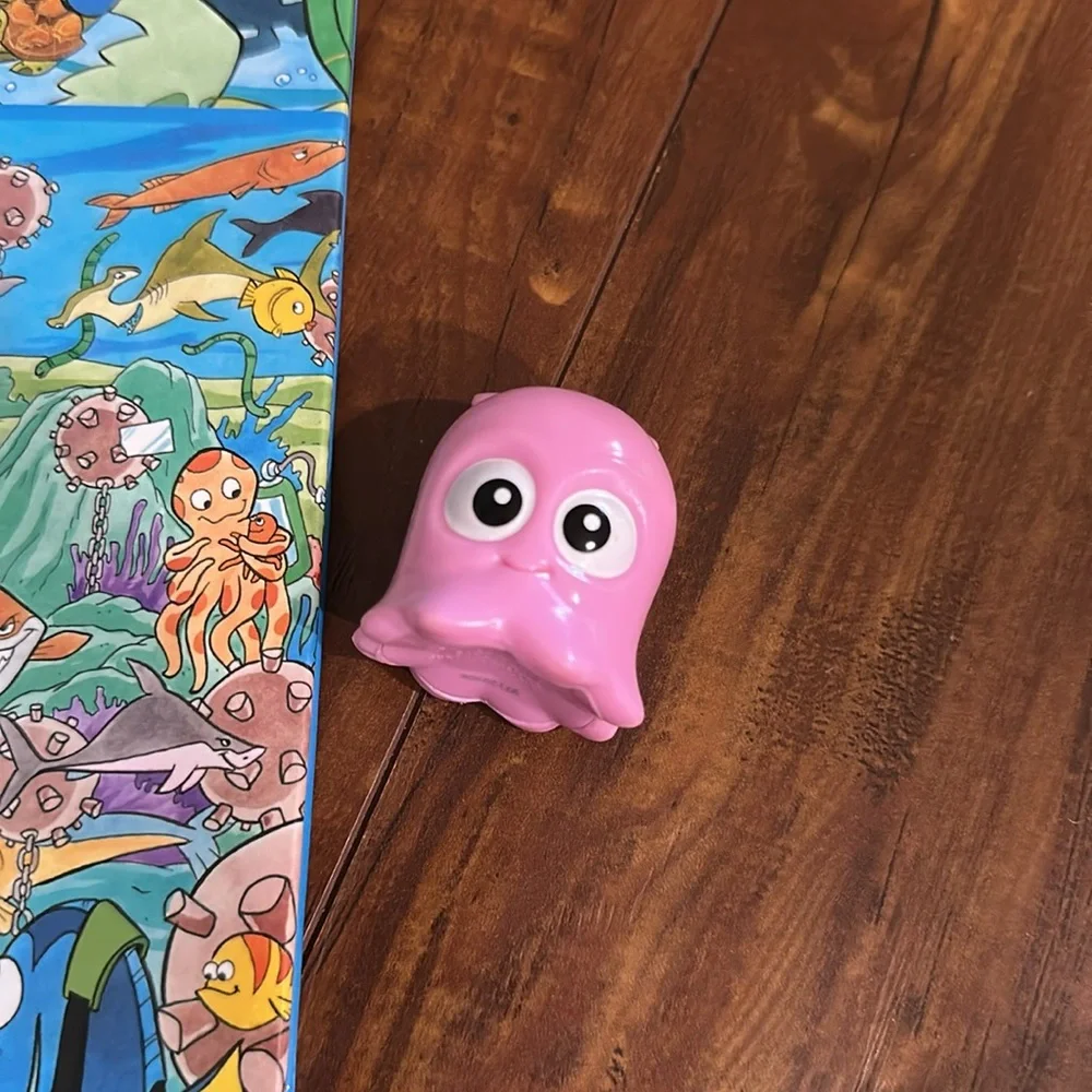 Disney Pixar Finding Nemo 2003 Look & Find Book + Pearl Figure